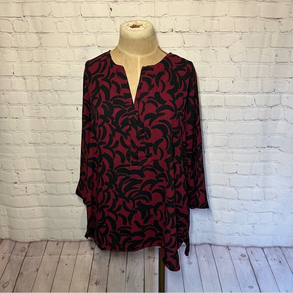 Black and Red Patterned Women's Top size xl goth core